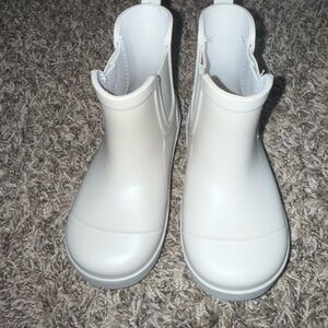 BearPaw White Boots Slip-On Design
